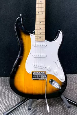Squier - Sonic Stratocaster, Maple Fingerboard - 2-Colour Sunburst
